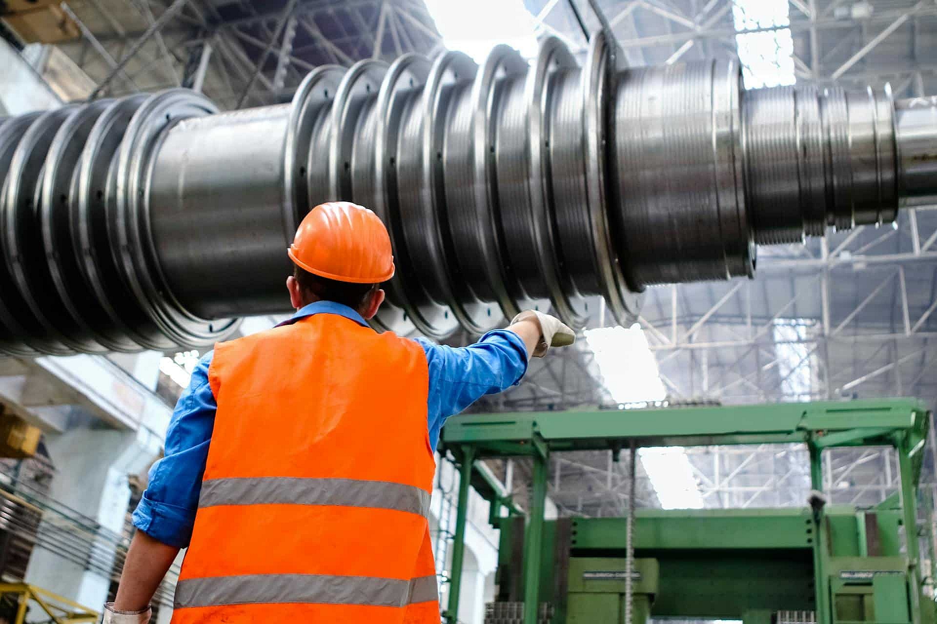 Ingenieur in der Fabrik - Dreiym Engineering PLLC
